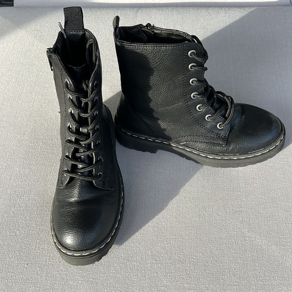 Sincerely Jules Black Combat Boots Girls Size 2.  Gently used. - Picture 1 of 8